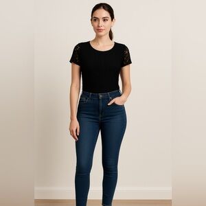 Carmen Marc Valvo Black Lace Short Sleeve Top Women’s Size S